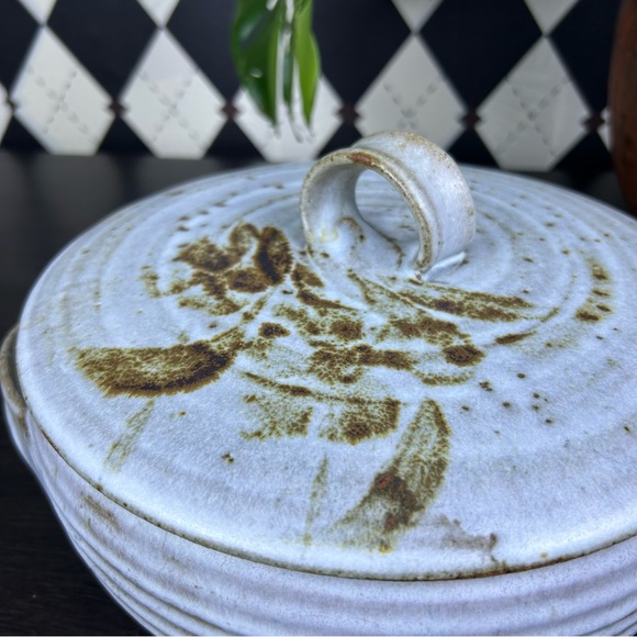 Signed Studio Pottery Lidded Casserole 10.5 Inch Stoneware Serving Dish Pristine - Picture 9 of 12